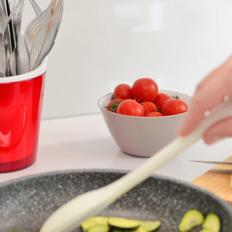 Omada Snack Bowl with cherry tomatoes