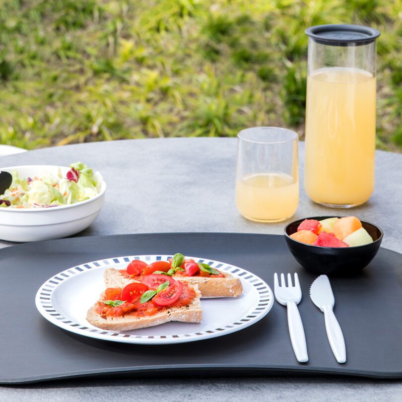 Patterned Dinner Set for Outdoor Dining