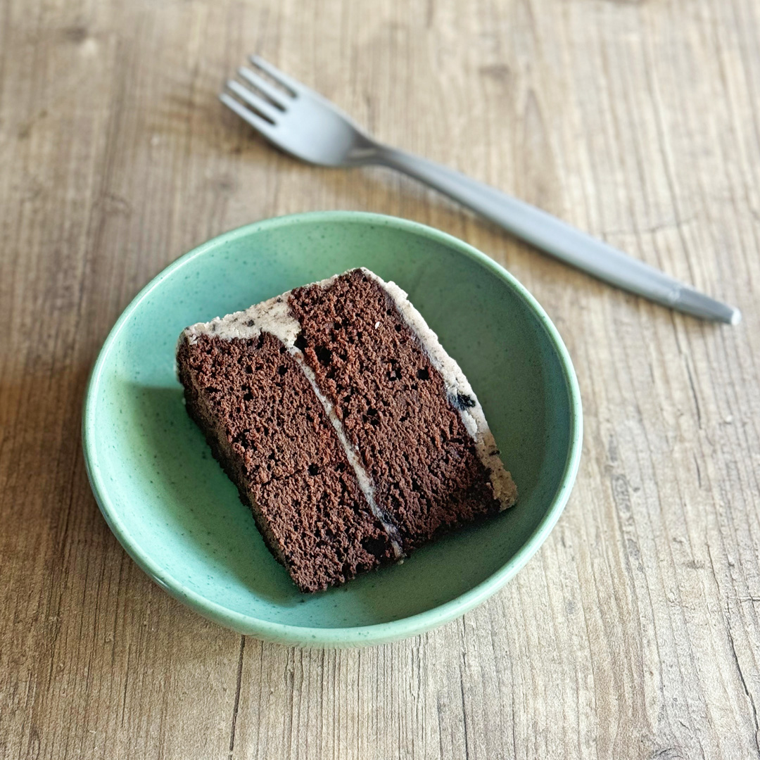 Small Green Speckle Walled Bowl with Cake