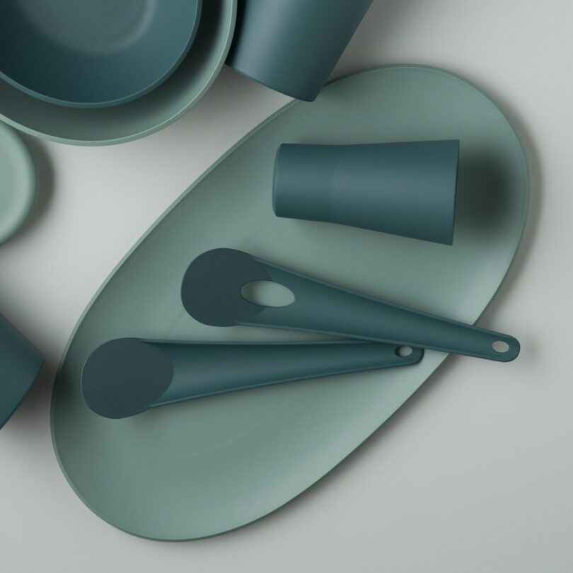 Teal ReAMO Platter with Matching Serving Utensils